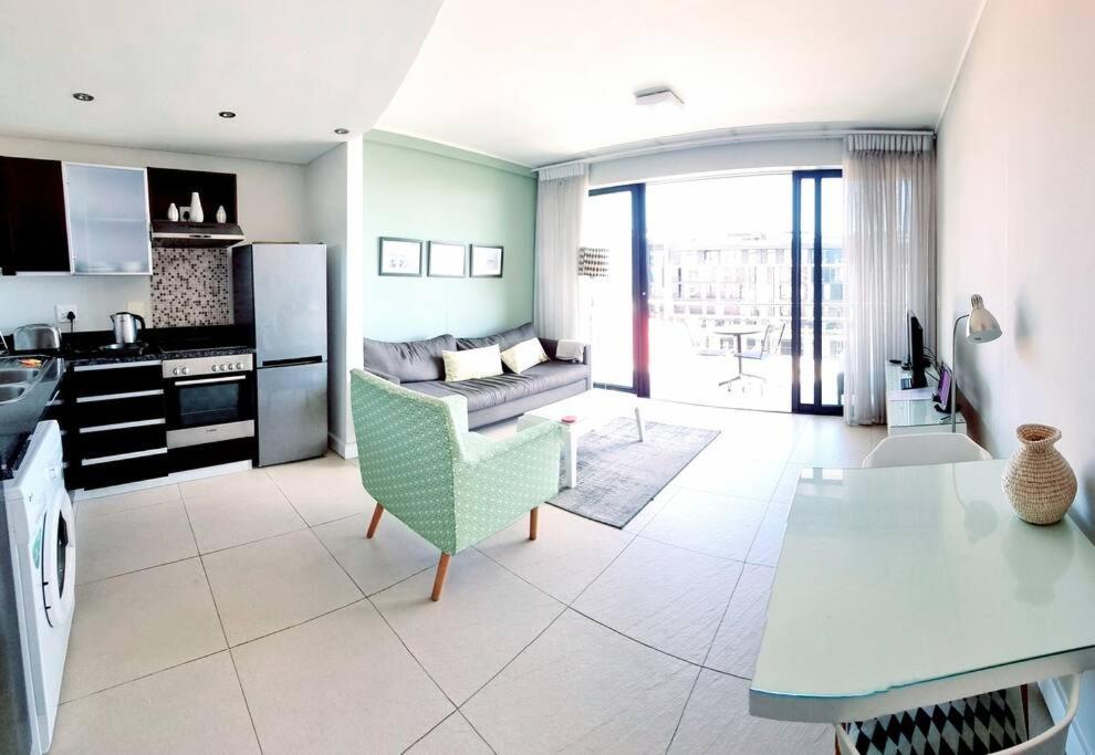 Fabulous 1-bedroom De Waterkant With Wifi And Parking Cape Town
