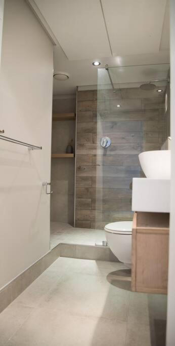 Fabulous 1-bedroom De Waterkant With Wifi And Parking Apartment