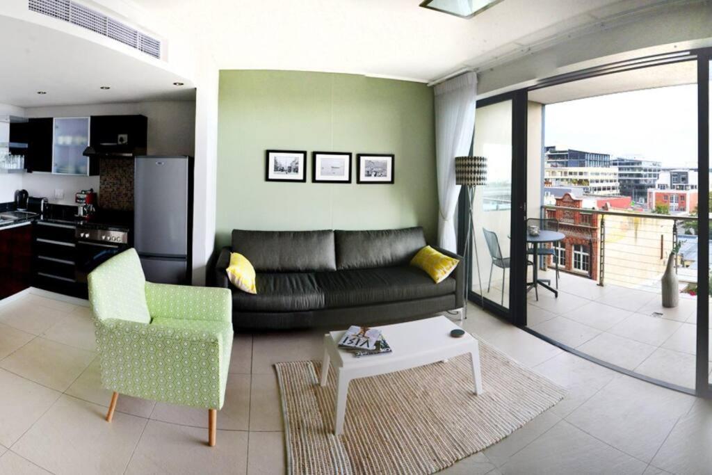 Fabulous 1-bedroom De Waterkant With Wifi And Parking * Cape Town